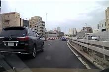 おぃおぃ、チミは一体どこを走ってるのかね？