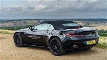 アストンマーティンがDB11のオープンモデルを用意。コンパクトなソフトトップ採用でスポーティ