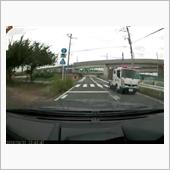 今度は赤燈トラック
