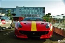 ★ニュルブルックリンクにてヒストリックカーっぽいカラーのフェラーリF12tdf。これはイケてるカラーリング