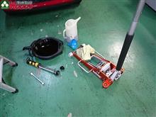 そんな事ないですよ！ オイル交換レベルの作業でも！