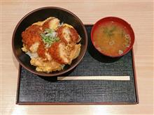 名神高速上り大津ＳＡ　近江鶏カツとじ丼９００円