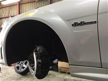 札幌のクルーズ C63AMG 車高調取り付け作業開始！