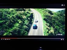 『※CM上の演出です』・・・が・・・どう見ても、『Audi R8を「煽り倒す」Citro&#235;n C4 Picasso！』みたいにしか見えませんね・・・（＾＿＾；）
