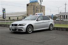 メンテナンスは大事...BMW E90 320 エンジンオイル交換　FUCHS 5W40