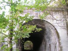 深山湖の紅葉と廃隧道