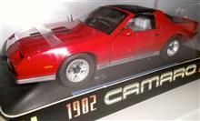 1/18サンスターの1982カマロZ28です♪ 1/18サンスターの1982カマロZ28です♪