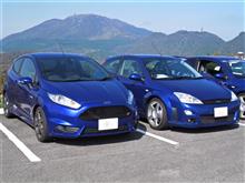 フィエスタSTに重なる初代フォーカスRSの像・・EFM2016の空の下で/1