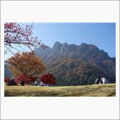 紅葉に映える妙義山