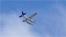 大阪市上空を飛ぶ水上飛行機