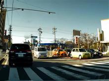 逆走車が左折待ち？