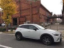 赤煉瓦と銀杏とCX-3