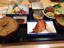 休日出勤。