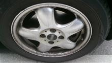 人の車のホイール洗浄(洗浄前)