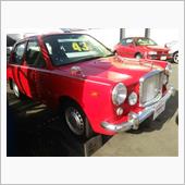 隣の中古車屋に・・・・・・