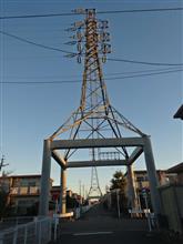 住宅地の送電線～早朝ウォーキング
