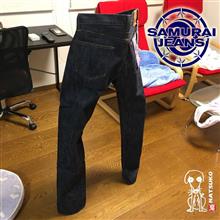 自立するジーンズ…。 自立するジーンズ…。