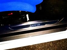 USマツダ ”MX-5” ロゴ入り スカッフプレート 装着(^^)/