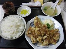 今日は中華のお店で