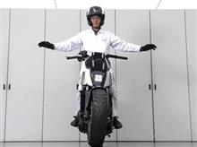 老後にいいかも…倒れないバイク！！！