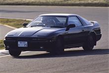 真っ黒のボディの70スープラってやっぱりカッコいいよね