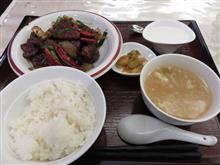 今日のランチも、「孔子膳堂」四川風揚げレバー定食 600円