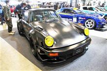 カーボンパネルの930ポルシェ