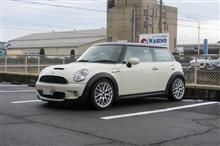 これもメンテナンス..MINI R56　クーパーS　スナッポンドクターカーボン