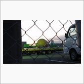 運転手は顔の交換に向かうジャ ...