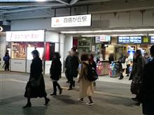 「お金が足りない、持ってきて！！」　「ハイ・・・(&#180;・ω・`)」