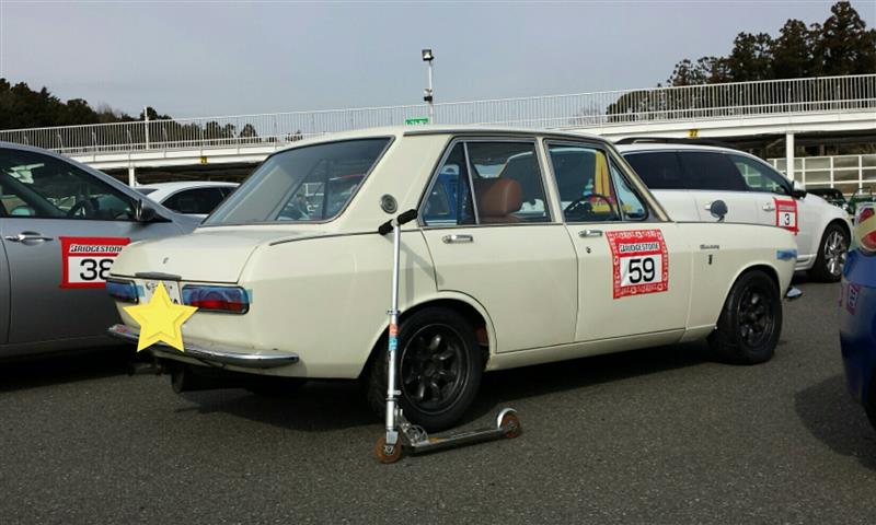希少なb10サニーにキックボード立てかけてるのは誰だ 手負い熊ラスカルのブログ デズニーランドで真弓真弓ホームランと大声で連呼しながら練り歩く みんカラ