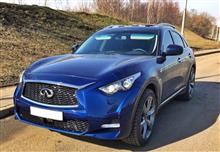 インフィニティQX70のグリルまわりのメッキデザイン