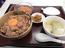 今日のランチも「孔子膳堂」ニンニク豚丼 600円