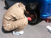 自分で出来るように・・・二男タイヤ交換。