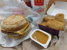 今日のブレックファーストは、「マクドナルド」マックグリドル ソーセージエッグセット