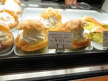 今日のおやつは、「WEST 赤坂Bizタワー店」　ゴルゴンゾーラパフ 411円