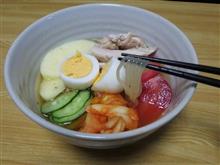今日のディナーは、自宅で「ぴょんぴょん舎」のお土産冷麺