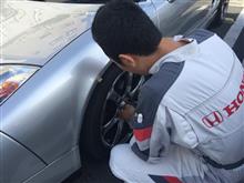 ホンダディーラーにてハミタイヤチェック ホンダディーラーにてハミタイヤチェック