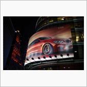 レディはBMW M4に乗って