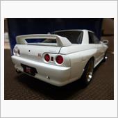 ホワイトのR32ミニカー