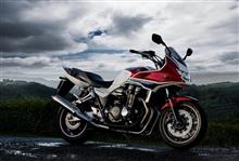 大型二輪に乗ろう（ＣＢ１３００シリーズ、ついにモデルチェンジ、・・(^。^)y-.。o○）