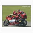 MotoGPマシンでサーキットをタンデムラン。