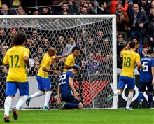 日本、王国ブラジルに堅守速攻通じず　サッカー国際親善試合