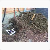  Digging a hol ...