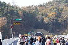 高速道路(開通前)を往く 高速道路(開通前)を往く