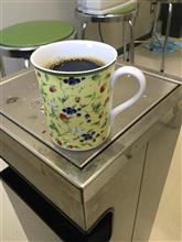 今日のコーヒー@会社でモカを。 少し酒が残ってるか? 昨夜は定例のめんどくさい飲み会。一次会で帰るつもりが、一年ぶりに昔馴染みの店で少し。 今日のコーヒー@会社でモカを。 少し酒が残ってるか? 昨夜は定例のめんどくさい飲み会。一次会で帰るつもりが、一年ぶりに昔馴染みの店で少し。