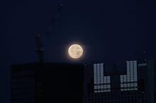 昨夜の満月は「スーパームーン」