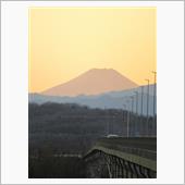 富士山の夕景と一日遅れのスー ...