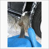タイヤハウスの雪氷とり