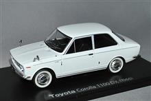 1/24スケール、トヨタ カローラ 1100DX 1966年型 1/24スケール、トヨタ カローラ 1100DX 1966年型